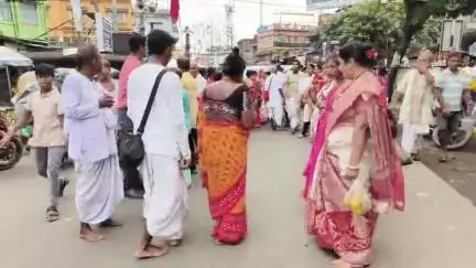 বারাসাত ১: দত্তপুকুর ইসকন নামহট্ট সংঘের উদ্যোগে মহাপ্রভু জগন্নাথ দেবের উল্টোরথ পরিক্রমা, পুণ্যার্থীদের ঢল