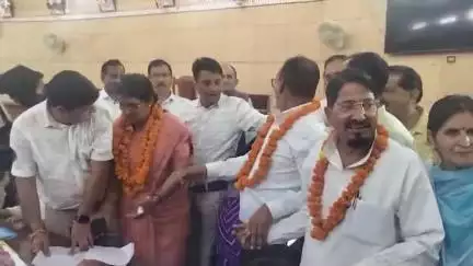 टिहरी: जिला पंचायत सदस्य के लिए विमला खणंका ने कराया नामांकन