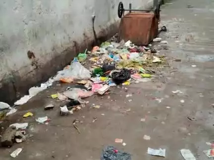 kotri kachre ki wajah se log pareshan ho rhe.....
