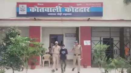 कोटद्वार: कोटद्वार पुलिस ने अवैध शराब के मामले में एक फरार वारंटी को किया गिरफ्तार