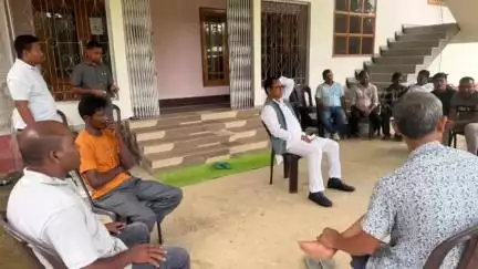 ডিফু: বোকাজানত বিভিন্ন শ্ৰেণীৰ ৰাইজৰ অভাৱ অভিযোগৰ বুজ লয় বিধান সভাৰ উপাধ্যক্ষ তথা বিধায়ক ডাঃ নোমল মমিনে