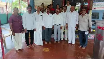 పీలేరు లో దేవస్థానాల ధర్మకర్తల కొరకు దరఖాస్తు చేసుకున్న అభ్యర్థుల దరఖాస్తులను పరిశీలించిన దేవాదాయశాఖ అధికారులు