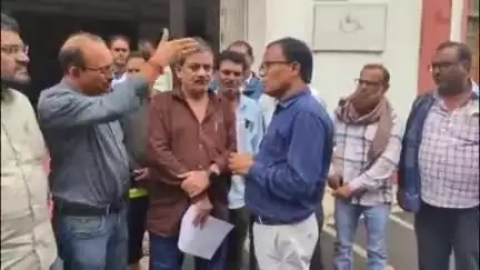छिंदवाड़ा नगर: चालानी कार्रवाई के विरोध में बस ऑपरेटर 9 जुलाई से करेंगे अनिश्चितकालीन हड़ताल, SDM को सौंपा ज्ञापन