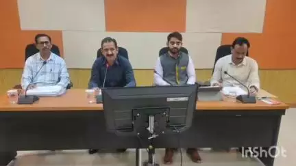 धर्मशाला: बूथ लेवल अधिकारी घर-घर जाकर मतदाता प्रविष्टियों का करें सत्यापन: एडीसी कांगडा विनय कुमार