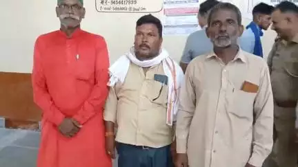 आंवला: आंवला में बिजली और शिक्षा की समस्याओं पर भाकियू ने किया विरोध, एडीएम को सौंपा ज्ञापन