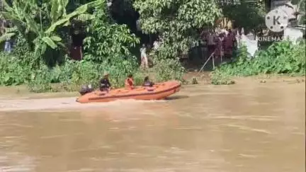 পশ্চিম যোৰহাট: যোৰহাটৰ ভোগদৈ নদীত সন্ধানহীন এজন ব্যক্তি, লোকজনক বিচাৰি এছডিআৰএফৰ দলে চলাইছে অভিযান
