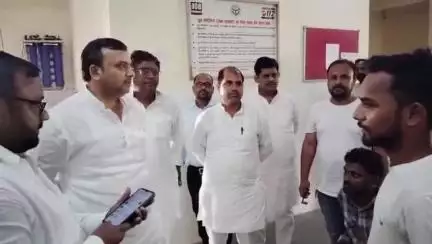 सगड़ी: महराजगंज सीएचसी का गोपालपुर विधायक नफीस अहमद ने किया औचक निरीक्षण, स्वास्थ्य सुविधाएं बेहतर न होने पर जताई नाराजगी