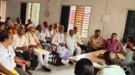 पटोरी: मोहनपुर प्रखंड कार्यालय में एसडीओ ने बीएलओ के साथ की बैठक, दिए आवश्यक निर्देश