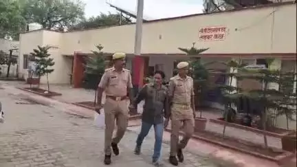 शाहजहांपुर: पुलिस ने मारपीट के मामले में वांछित अभियुक्त को इमली मोहल्ले से किया गिरफ्तार