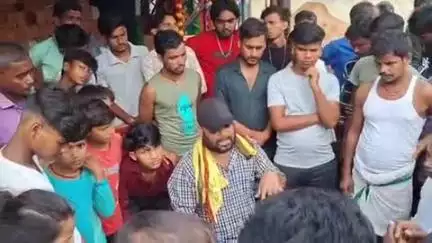 सोनो: बलियाडीह गांव में समाजसेवी गौरव सिंह राठौड़ ने शांति बैठक की, मोहर्रम को लेकर भाईचारे की अपील की