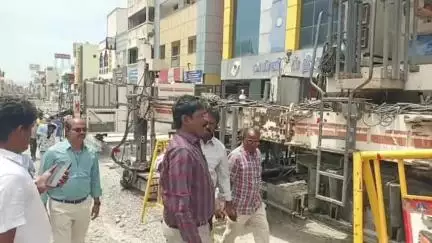 திருவண்ணாமலை: தேர் ஓடும் மாட வீதியில் அமைக்கப்படும் சாலை பணிகளை நேரில் ஆய்வு செய்த கலெக்டர் - பணிகளை விரைந்து முடிக்க உத்தரவு