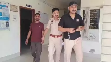গোঁসাইগাঁও ভাগ: গোসাইগাওঁত নকল সোণৰ নৌকাসহ ২ লাখ ৯০ হাজাৰ নগট ধনৰ লগত এজনক গ্ৰেপ্তাৰ আৰক্ষীৰ