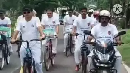 মন্দিরবাজার: মন্দির বাজার থানার পক্ষ থেকে বিজয়গঞ্জ বাজার এলাকায় পথ নিরাপত্তা সপ্তাহ উদযাপন