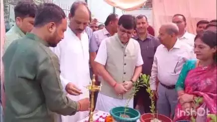 हरदोई: भाजपा नेत्री सुहाना जैन ने वीरांगना संस्था के तहत किया वृक्ष भंडारा, आबकारी राज्यमंत्री नितिन अग्रवाल रहे मुख्य अतिथि