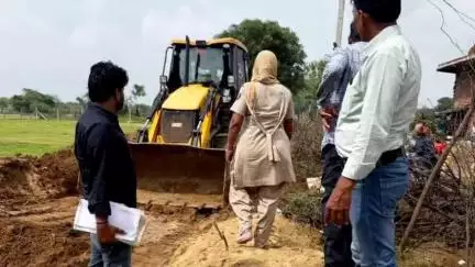 सावर: राजस्व विभाग की टीम ने मीणों का नया गांव में ADM के आदेश पर हटाया अतिक्रमण, ग्रामीणों को मिली राहत