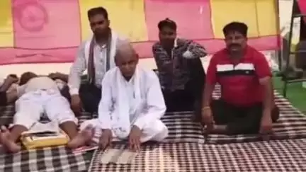 महेंद्रगढ़: महेंद्रगढ़: डॉ. भीमराव अंबेडकर चौक पर सुरेंद्र पंच की गांव की समस्याओं को लेकर भूख हड़ताल तीसरे दिन भी जारी