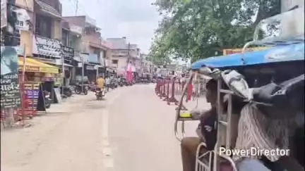 कर्वी: मोहर्रम त्योहार को देखते हुए रोड से बेरीकेटिंग हटवाने की मांग को लेकर ताजियादार कर्वी तहसील पहुंचे, एसपी को सौंपा ज्ञापन