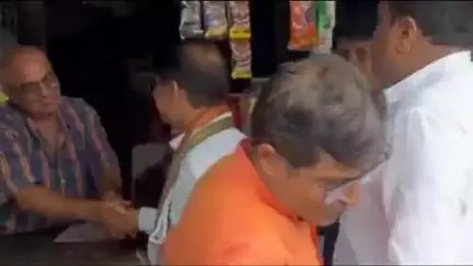 सिवनी: केवलारी विधायक ठाकुर रजनीश सिंह ने सुभाष वार्ड में कांग्रेस प्रत्याशी के समर्थन में किया जनसंपर्क