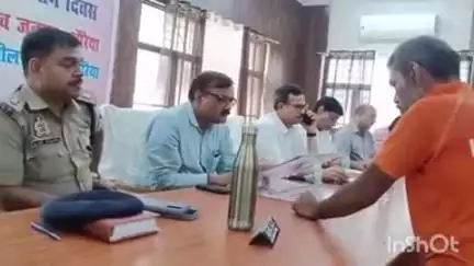 औरैया: अपर आयुक्त कानपुर मण्डल की अध्यक्षता में सदर तहसील में आयोजित समाधान दिवस, 151 शिकायतों में से 11 शिकायतें की गईं