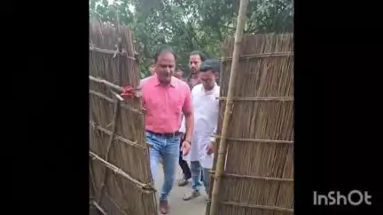 হরিশ্চন্দ্রপুর ২: মানবিক ছাত্রর পরিবারের সাথে দেখা করতে বিদ্যালয় শিক্ষকদের সাথে নিয়ে চিথলিয়া গ্রামে পৌঁছল জেলা পরিষদ সদস্য