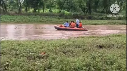 पिछोर: पिछोर के भौंती कस्बे में पारोंच नदी में नहाते समय 36 वर्षीय युवक बहा, SDERF की टीम तलाश कर रही है