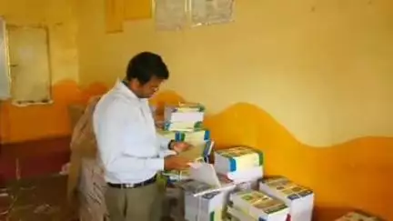 గద్వాల్: విద్యార్థినిలకు ఆహార పదార్థాలు స్నానపు గదులు మరుగుదొడ్లు మంచాలు అన్ని ఉండాలి: కలెక్టర్ బి ఎం సంతోష్ కుమార్