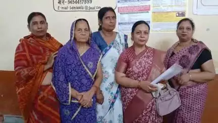आंवला: आंवला में सड़क दुरुस्तीकरण समेत कई मांगें, सभासद महिलाओं ने समाधान दिवस में दिया ज्ञापन#jansmasya