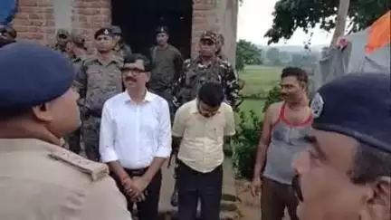 झाझा: बलियाडीह गांव पहुंचकर डीएम और एसपी ने मुहर्रम पर्व की विधि व्यवस्था की ली जानकारी