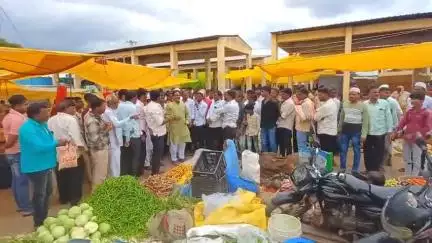 सेलू: बाजार परिसरातील अतिक्रमण हटवून जनावरांचा आठवडी बाजार सुरू करा शेतकरी व्यापाऱ्यांची मागणी #Jansamasya