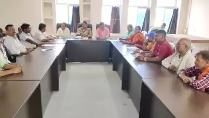 हसनगंज: हसनगंज में निर्वाचक सूची के पुनरीक्षण और पारिवारिक पंजी संधारण को लेकर बैठक आयोजित