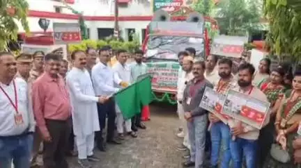 झांसी: वन विभाग के मुख्य कार्यालय से 'एक पेड़ मां के नाम' जन जागरूकता रैली हुई आरंभ, भाजपा जिलाध्यक्ष ने झंडी दिखाकर किया रवाना