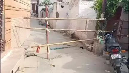सोजत: सोजत शहर के नव चौकिया इलाके में बारिश के कारण दो मंजिला मकान में आई दरार, नगर पालिका ने बैरिकेड्स लगाकर रास्ता किया बंद