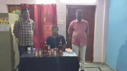 గిద్దలూరు: కంభం రైల్వే స్టేషన్ లో తనిఖీలు చేస్తుండగా గోవా మద్యాన్ని గుర్తించి స్వాధీనం చేసుకున్న ఎక్సైజ్ అధికారులు