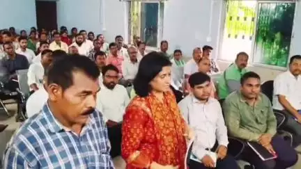 पीरपैंती: डीएम ने पीरपैंती में विशेष गहन पुनरीक्षण कार्यक्रम की समीक्षा बैठक की, अधिकारियों को दिए निर्देश