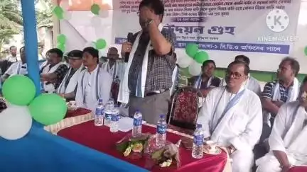 মাথাভাঙা ১: মাথাভাঙ্গা শিকারপুরে উত্তরবঙ্গ উন্নয়ন দপ্তরের রাস্তার কাজে সূচনা করেন উত্তরবঙ্গ উন্নয়ন মন্ত্রী