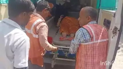 एटा: NH फ्लाईओवर मलावन के पास संदिग्ध परिस्थितियों में रसेमर के निवासी की बाइक डिवाइडर से टकराई, दो घायल