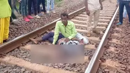गुण्डरदेही: गुण्डरदेही रेलवे ट्रैक में पूर्व पार्षद के बेटे की ट्रेन से टकराने से हुई मौत, युवक कंप्यूटर क्लास जाने निकला था