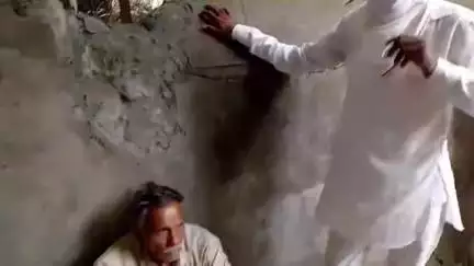 चम्बा: चंबा पठानकोट एन एच पर चनेड के पास दुर्घटनाग्रस्त ट्राले में मारे गए व्यक्ति के शव का पोस्टमार्टम कर परिजनों को सौंपा गया