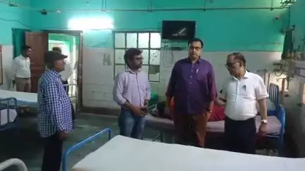 अरेराज: अरेराज अनुमंडलीय अस्पताल का सिविल सर्जन ने किया औचक निरीक्षण, तीन चिकित्सक मिले गायब