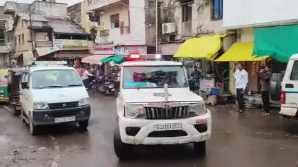 નાંદોદ: ડેડીયાપાડા ધારાસભ્ય ચૈતર વસાવાને રાજપીપળા LCB કચેરી ખાતે લાવવામાં આવ્યા.