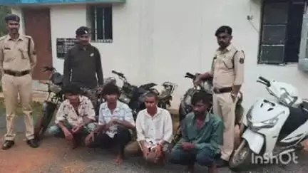 धमतरी: मगरलोड पुलिस ने दो पहिया वाहनों की चोरी करने वाले 4 आरोपियों को गिरफ्तार कर भेजा जेल, 4 वाहन किए ज़ब्त