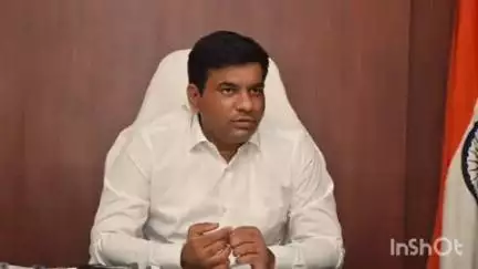 కరీంనగర్: తన పేరుతో ఫేక్ ఫోన్ కాల్స్ చేస్తున్నారు అలాంటి ఫోన్ కాల్స్ ను ఎవరు నమ్మవద్దు : కరీంనగర్ మున్సిపల్ కమీషనర్ ప్రఫుల్ దేశాయ్