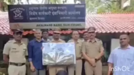 कल्याण: गौरीपाडा येथे विनापरवाना गावठी कट्टा आणि पोलीस गणवेश बाळगणाऱ्या आरोपीला खडकपाडा पोलिसांनी ठोकल्या बेड्या