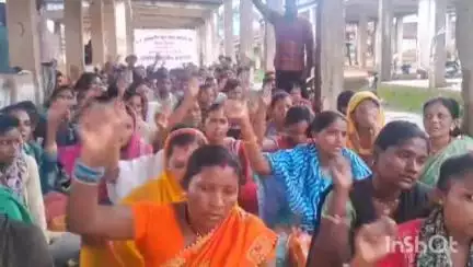 अन्तागढ़: छत्तीसगढ़ अंशकालीन सफाई कर्मचारी संघ पिछले 15 दिनों से अंतागढ़ में हड़ताल पर, स्कूलों में सफाई व्यवस्था हुई चरमराई