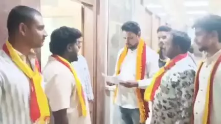 ಬೀದರ್: ರಾಜ್ಯದಲ್ಲಿ ಶಾಲಾ ಮಕ್ಕಳಿಗೆ ದ್ವಿಭಾಷಾ ನೀತಿ ಅನುಷ್ಠಾನಗೊಳಿಸಿ; ನಗರದಲ್ಲಿ ಕರವೇ ಒತ್ತಾಯ