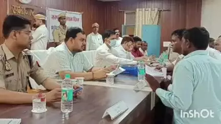 टांडा: टांडा तहसील में डीएम-एसपी ने संपूर्ण समाधान दिवस में फरियादियों की शिकायतें सुनीं, 67 शिकायतों में से 5 का हुआ निस्तारण