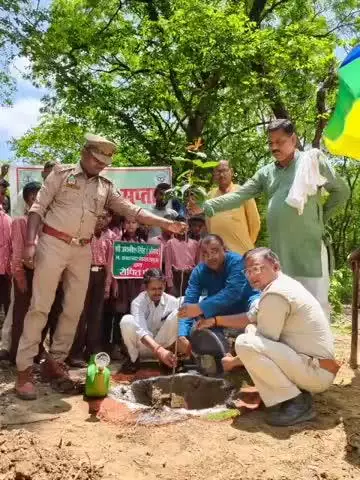 लंभुआ: वन महोत्सव सप्ताह में चांदा क्षेत्र के शाहपुर जंगल में वृक्षारोपण कार्यक्रम, 51 पौधे लगाए गए