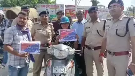 दरभंगा में हेलमेट जागरूकता अभियान सह निशुल्क हेलमेट वितरण कार्यक्रम #darbhanganews #darbhangapolice #swarnimtimes