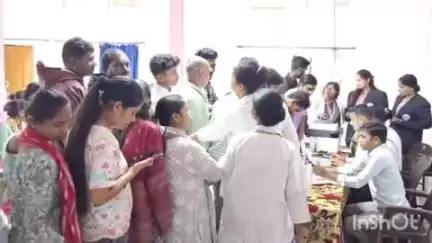 अनूपपुर: पी.आर.टी. कॉलेज में लड़कियों को मिला मुफ्त लर्निंग लाइसेंस, 42 युवाओं ने बढ़ाया पहला कदम