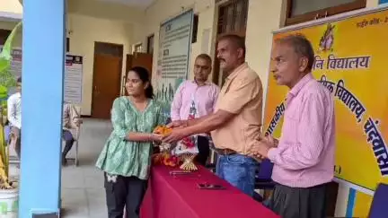 सुवासरा: संदीपनी विद्यालय में 12वीं के 75% से अधिक अंक लाने वाले विद्यार्थियों को मिला लैपटॉप